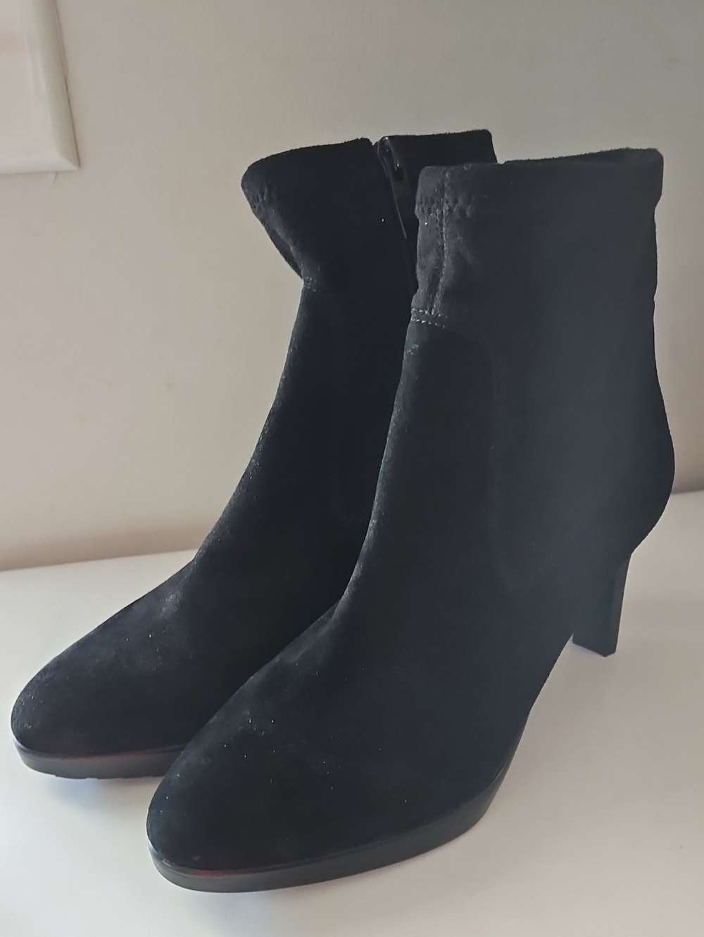 NWOT DONALD PLINER Black Suede Ankle Boots with Side Zip SZ 7
